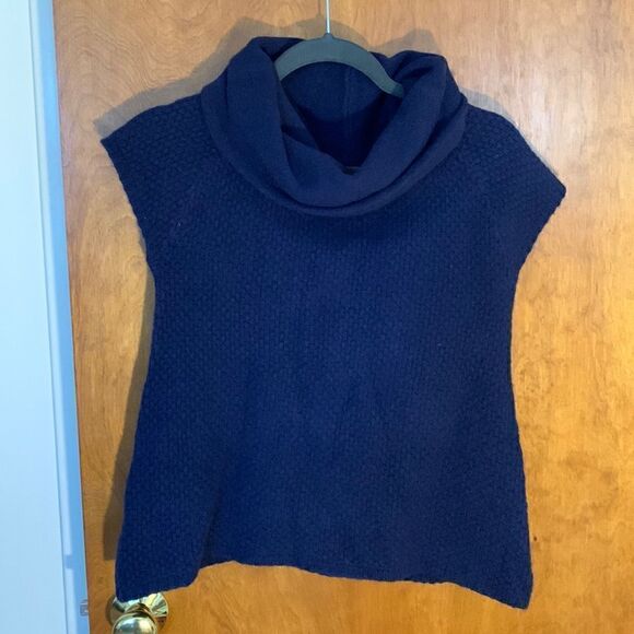Velvet Tops - GUC Navy blue cashmere blend sweater!